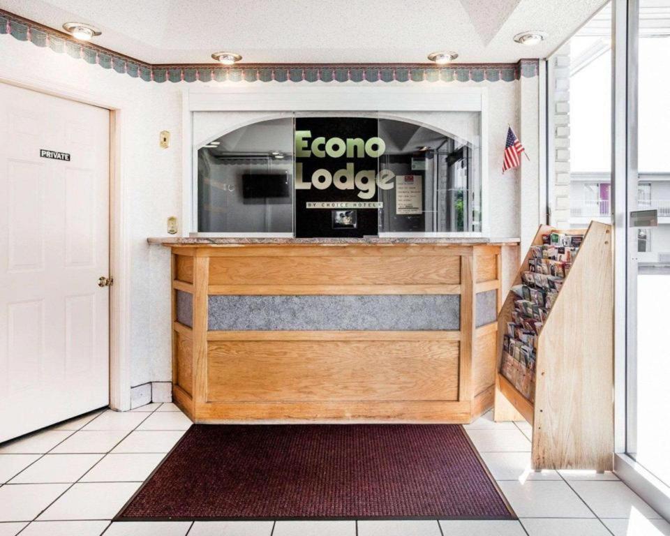 Econo Lodge photo 2