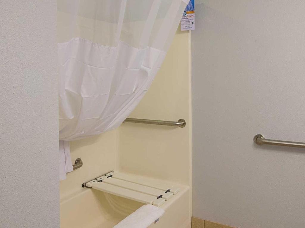 Quality Inn photo 77