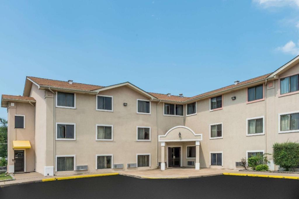 Quality Inn & Suites photo 1