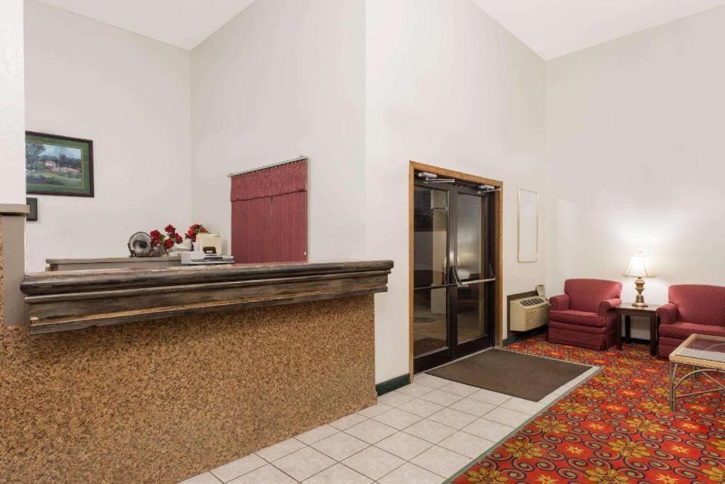 Quality Inn & Suites photo 4