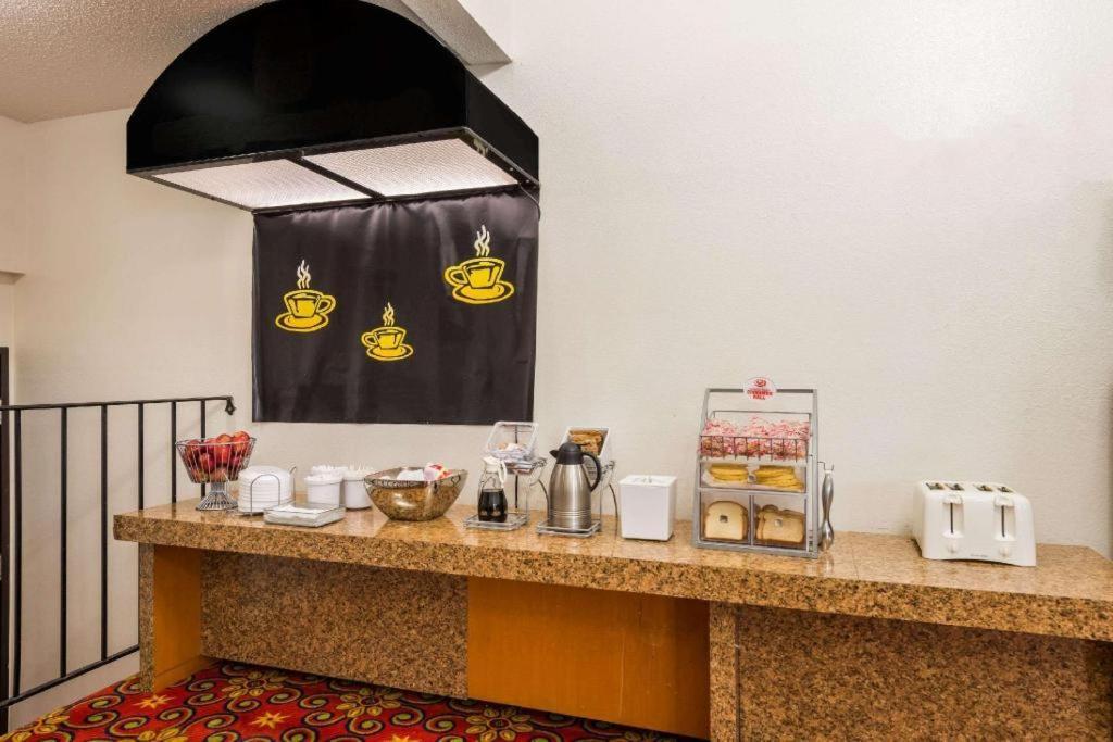 Quality Inn & Suites photo 3