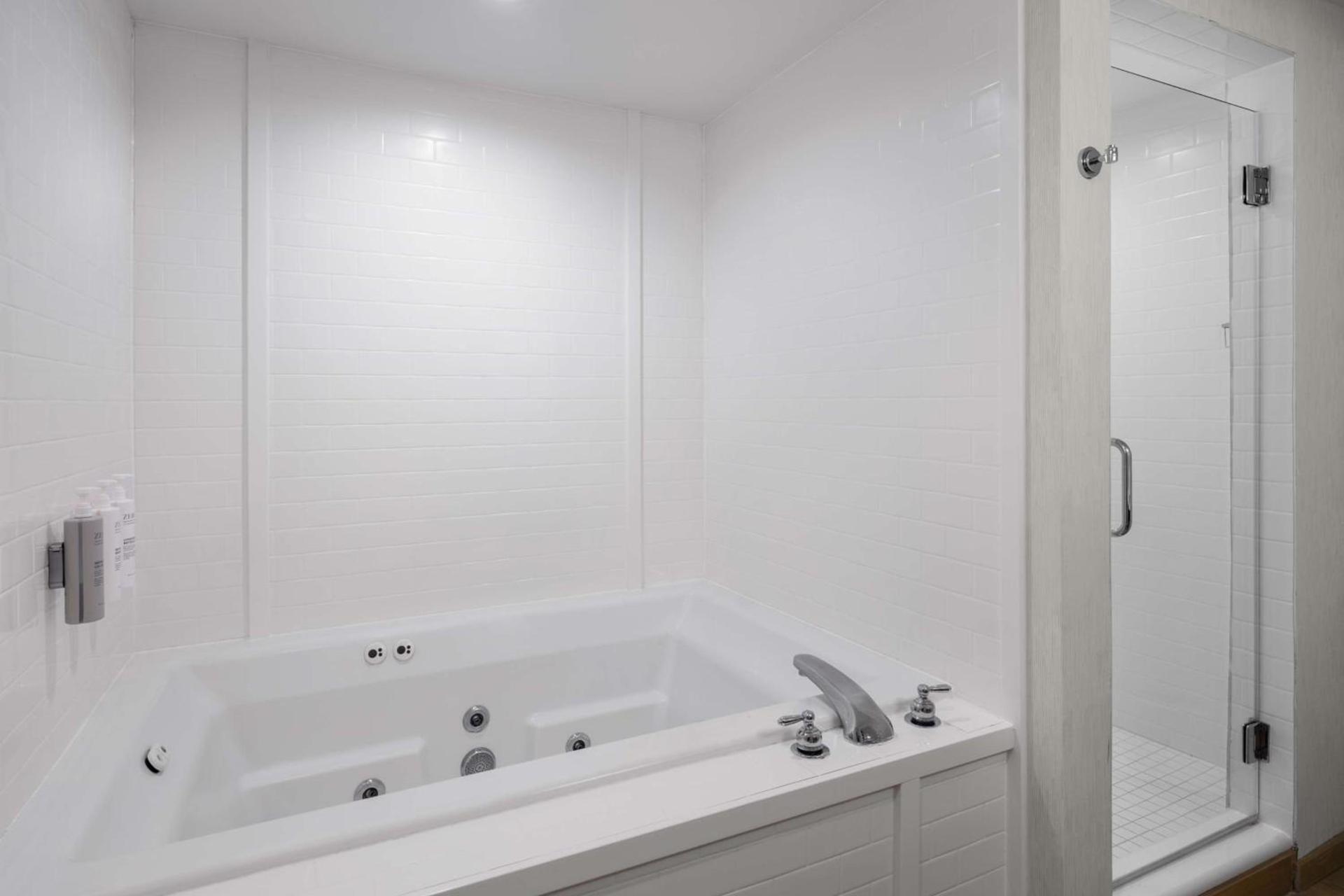Hampton Inn Charleston North photo 12