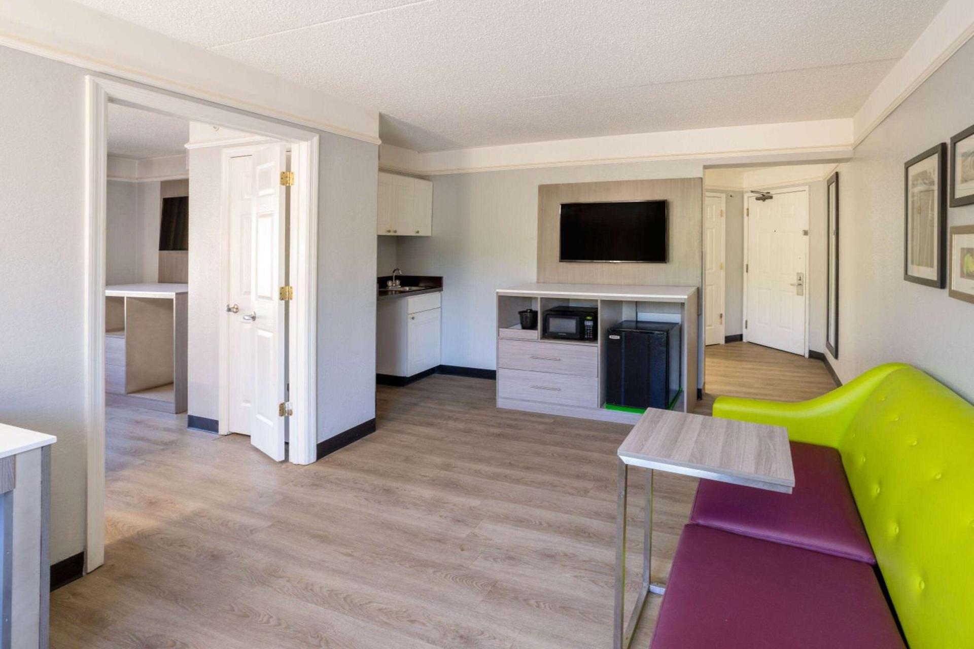 La Quinta by Wyndham Birmingham Hoover photo 20