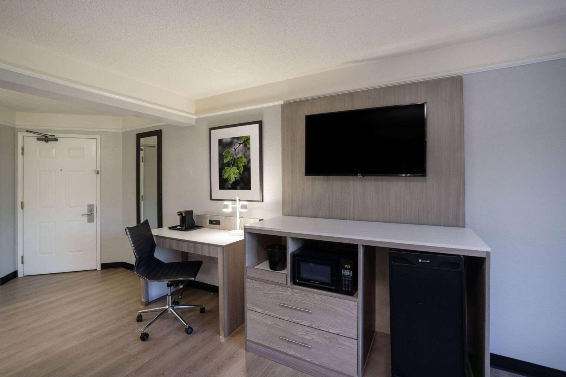 La Quinta by Wyndham Birmingham Hoover photo 9