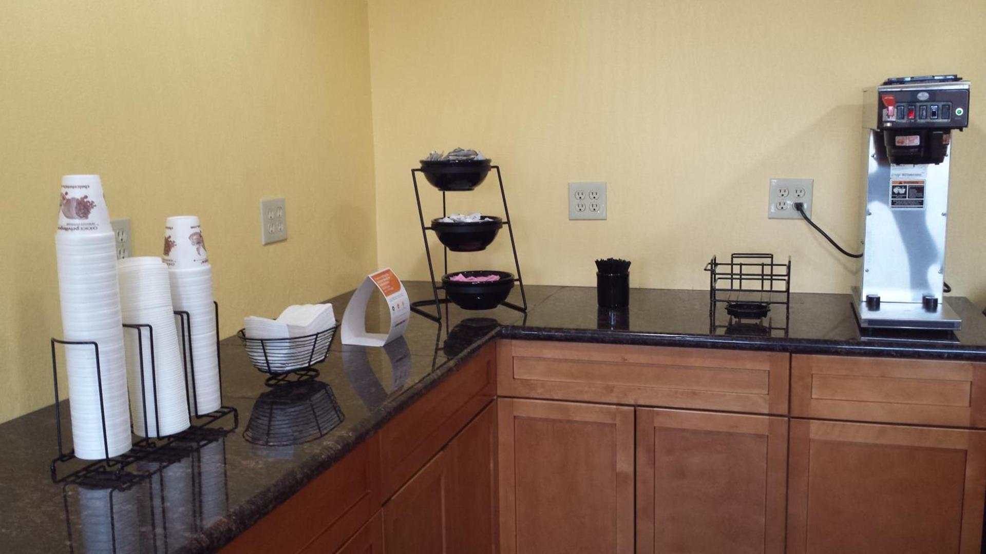 Rodeway Inn Joint Base Andrews Area photo 7