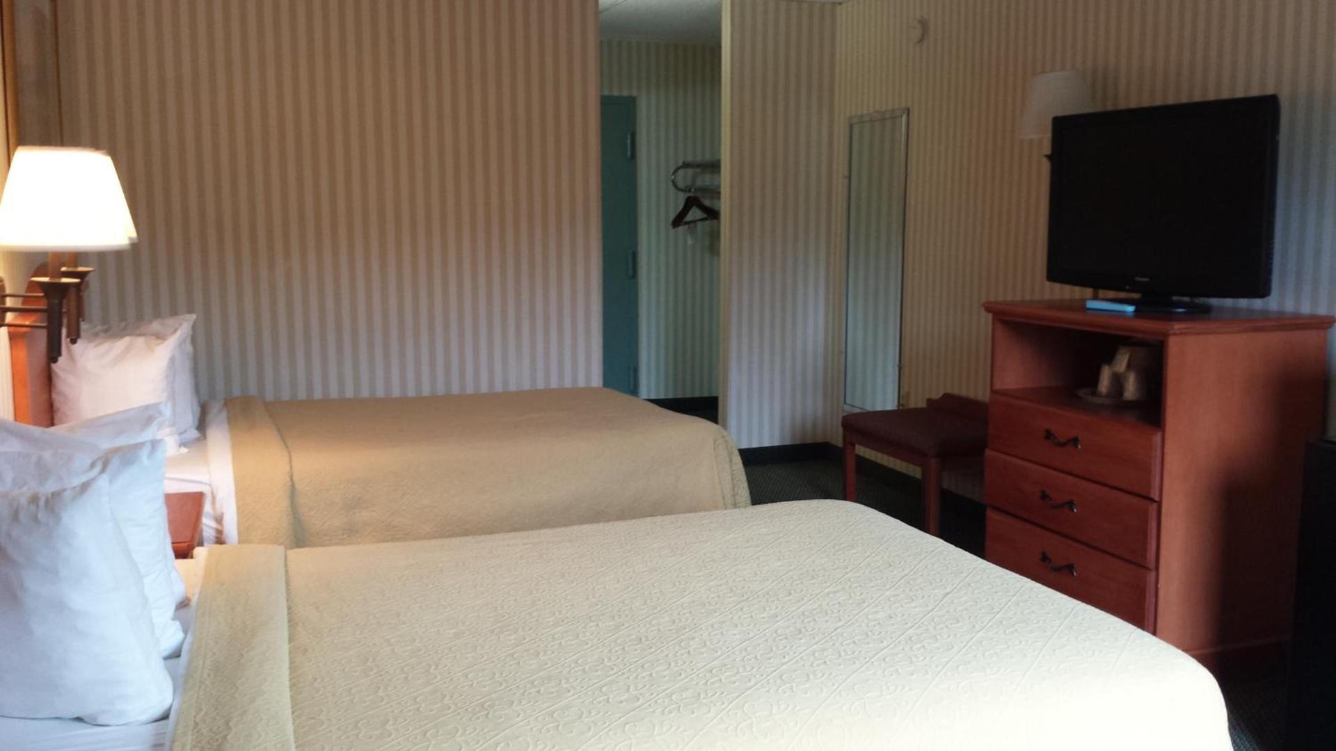 Rodeway Inn Joint Base Andrews Area photo 10