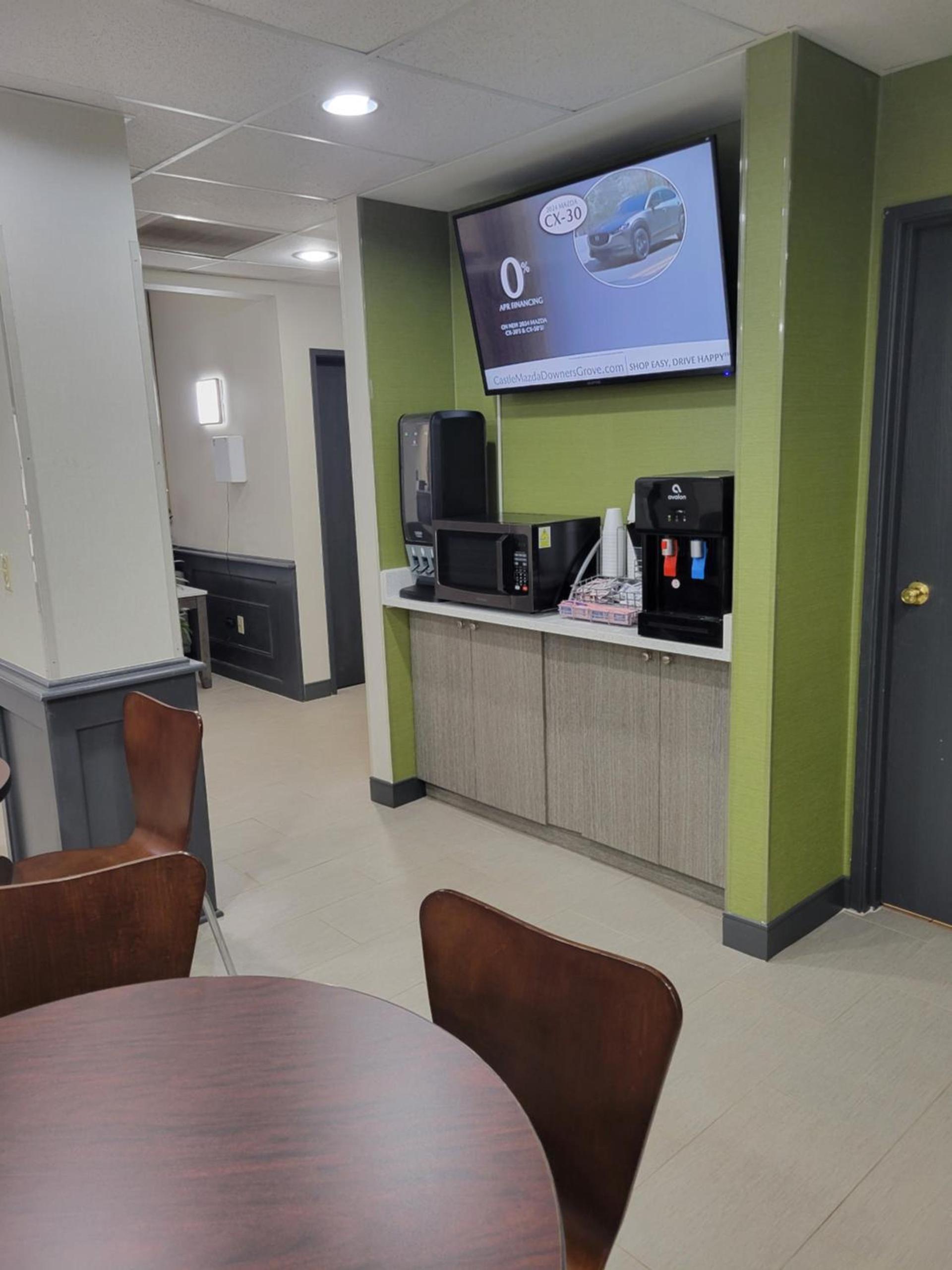 Super 8 by Wyndham Aurora/Naperville Area photo 11