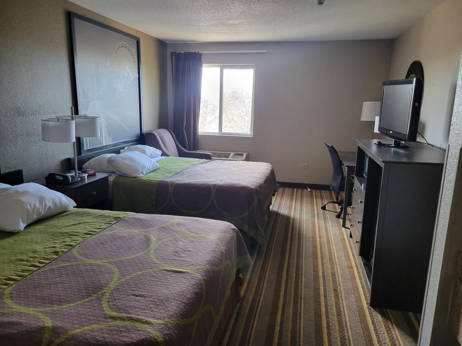 Super 8 by Wyndham Aurora/Naperville Area photo 13