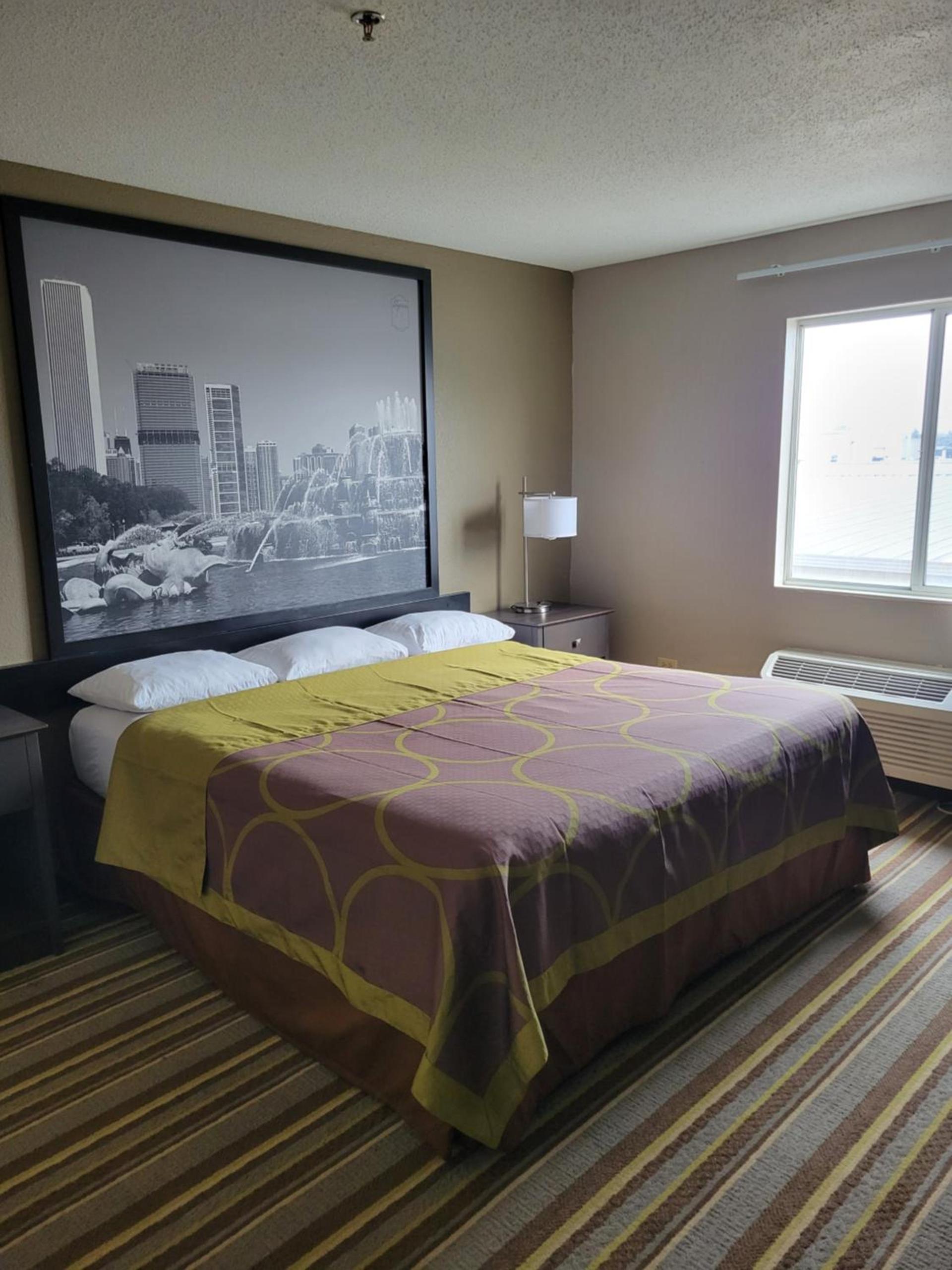 Super 8 by Wyndham Aurora/Naperville Area photo 17