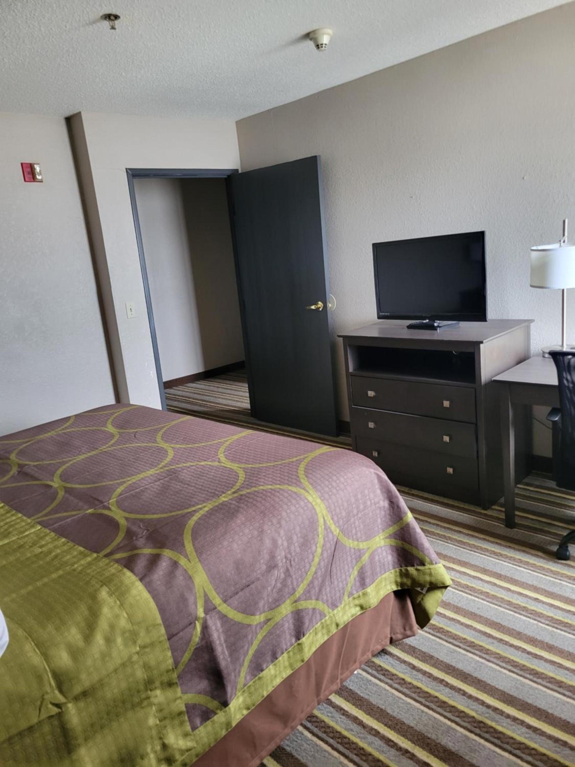 Super 8 by Wyndham Aurora/Naperville Area photo 14