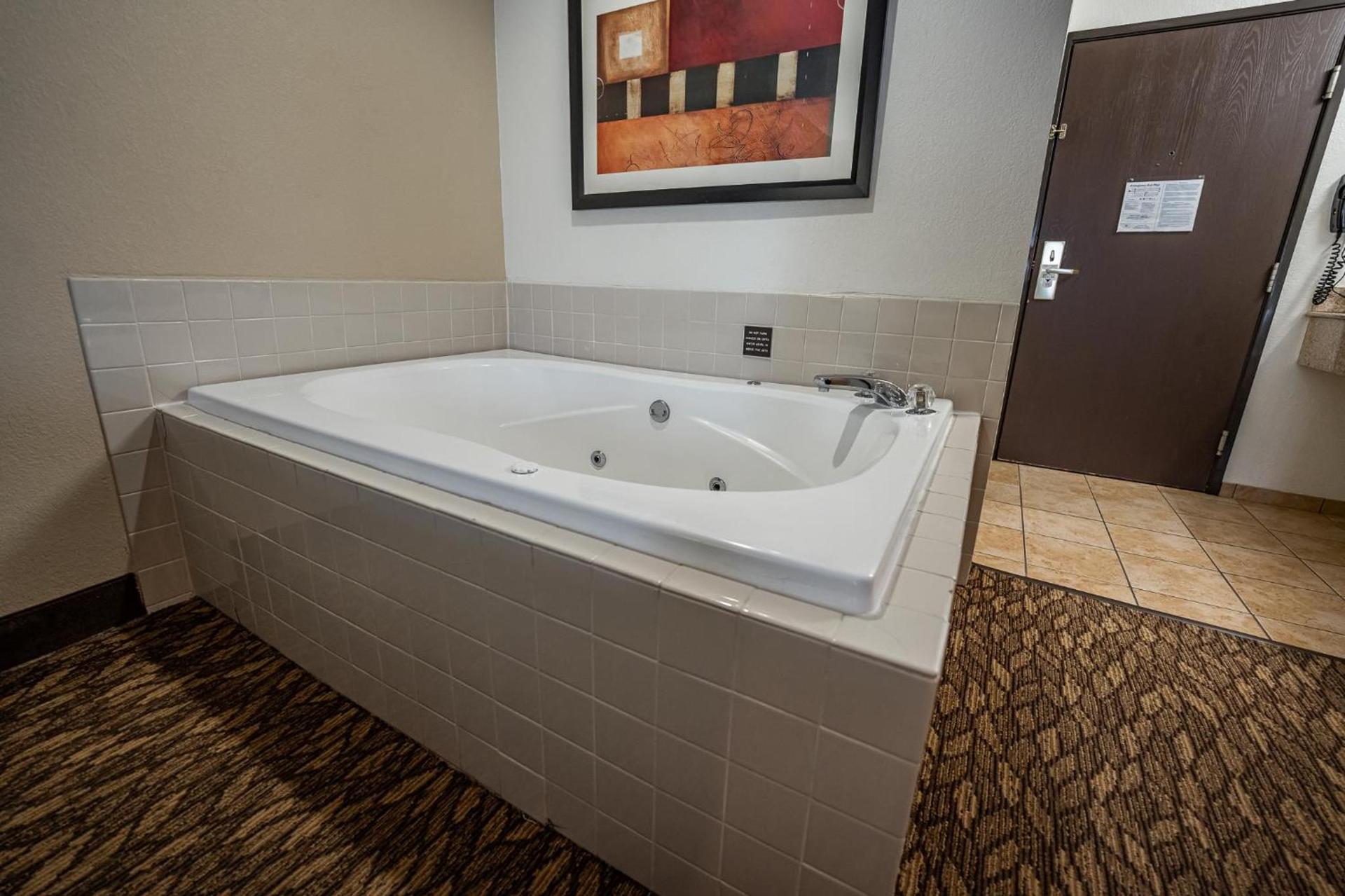 Christopher Inn and Suites photo 12