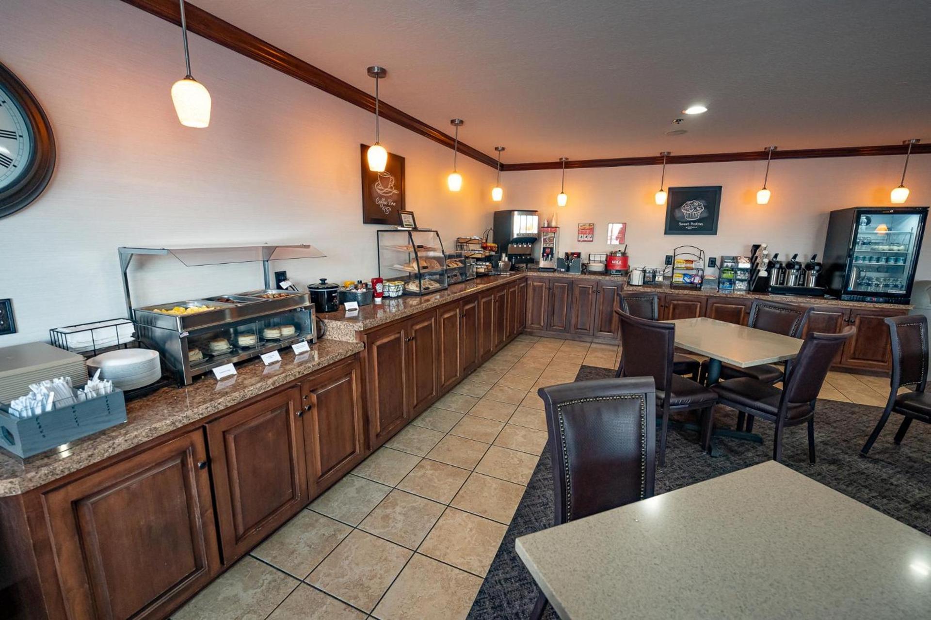 Christopher Inn and Suites photo 8