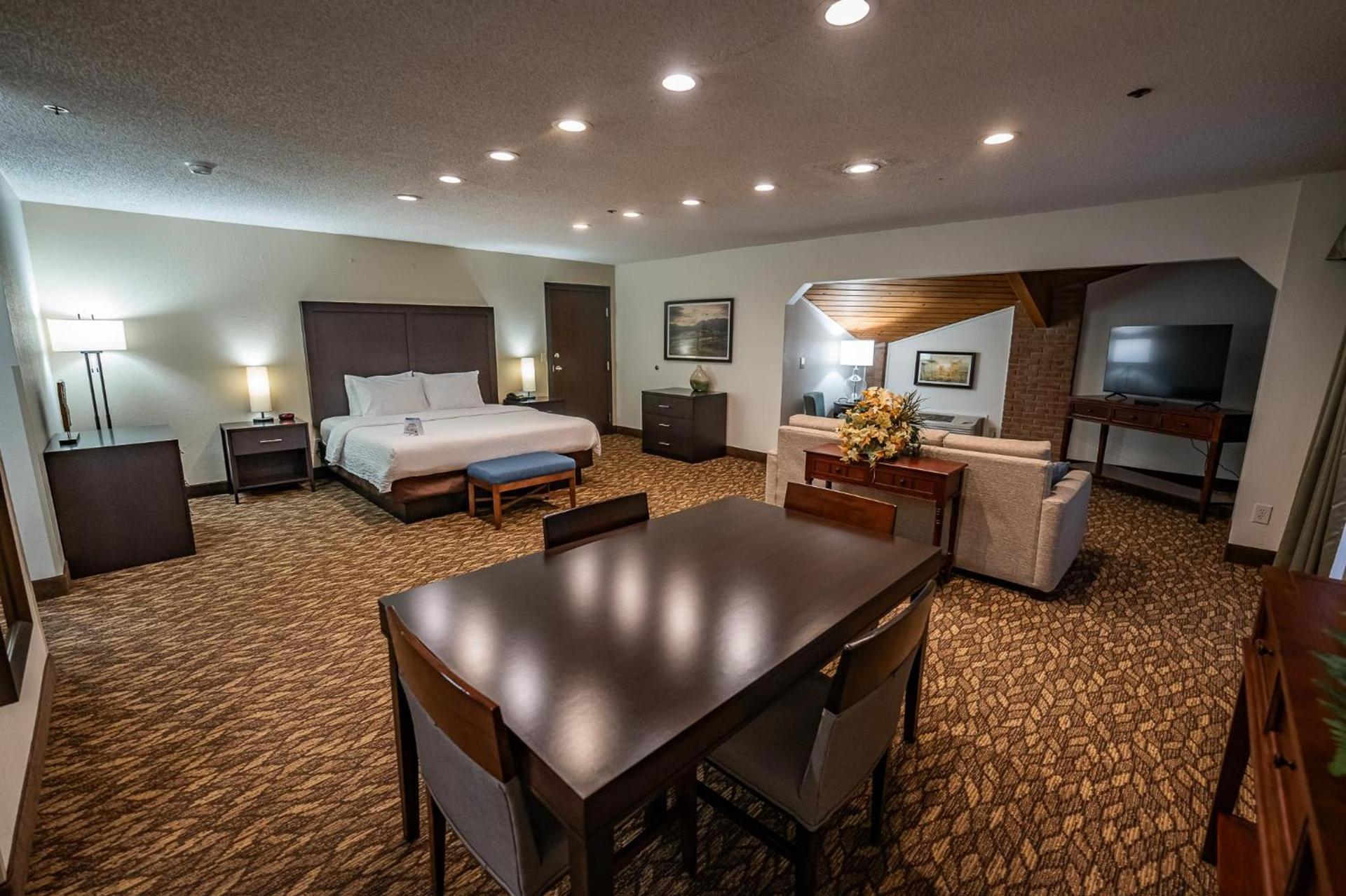 Christopher Inn and Suites photo 27