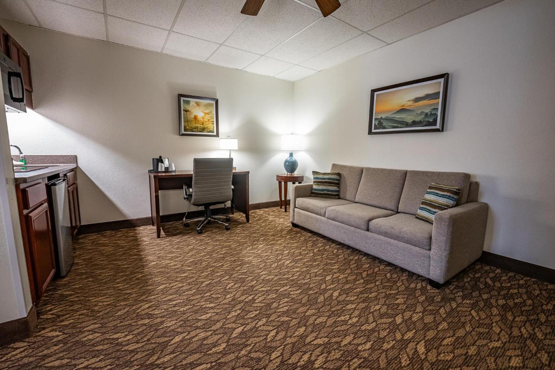 Christopher Inn and Suites photo 16