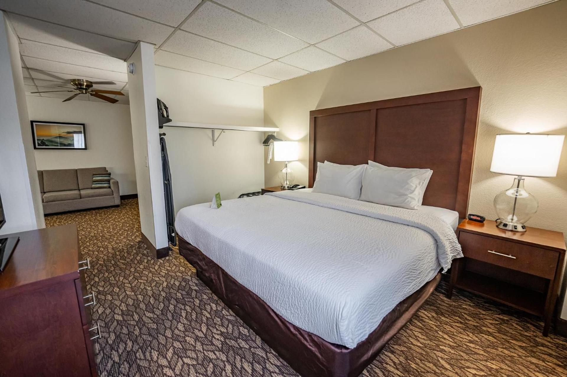 Christopher Inn and Suites photo 9