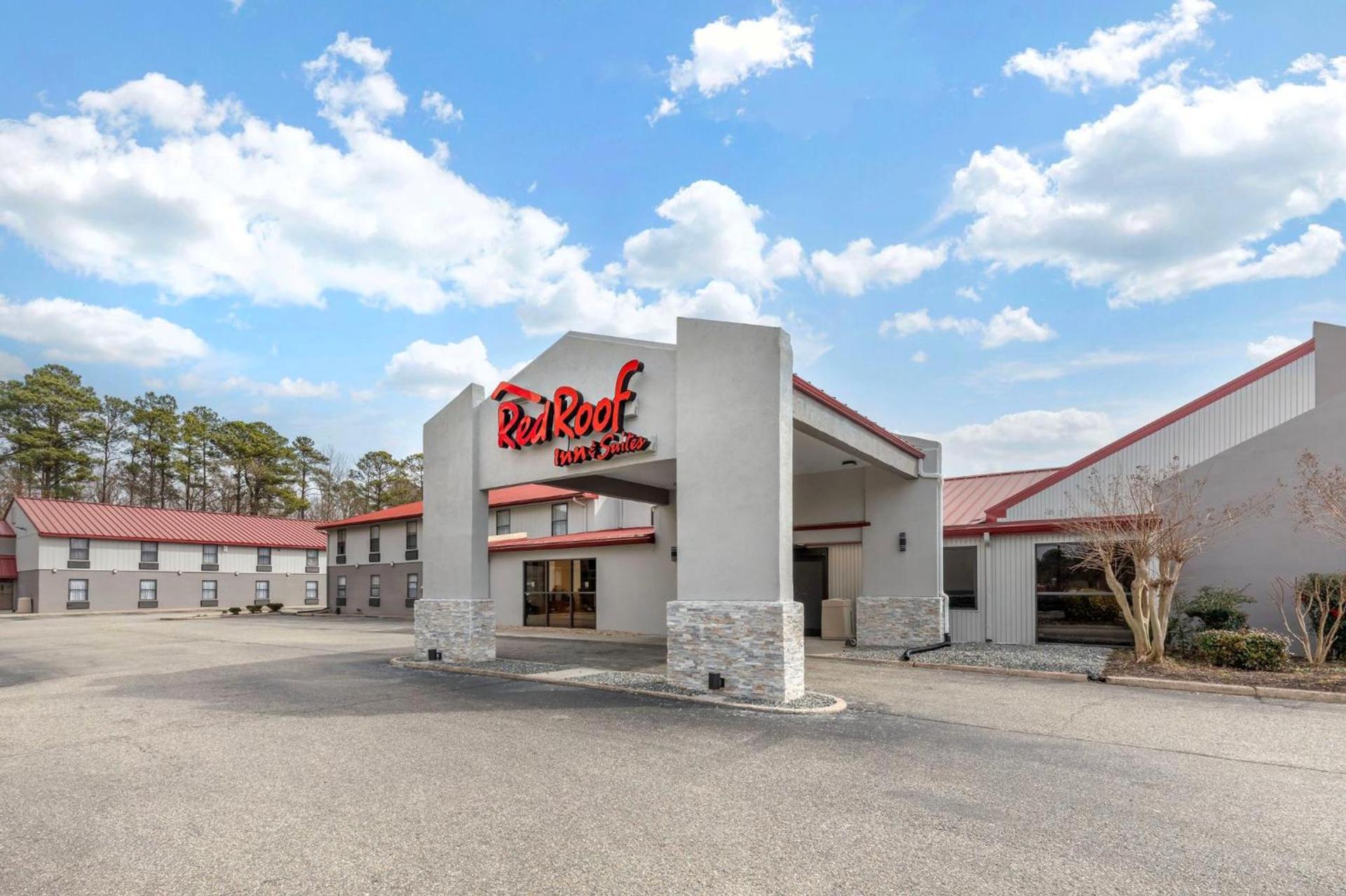 Red Roof Inn & Suites Newport News — hotel in Newport News
