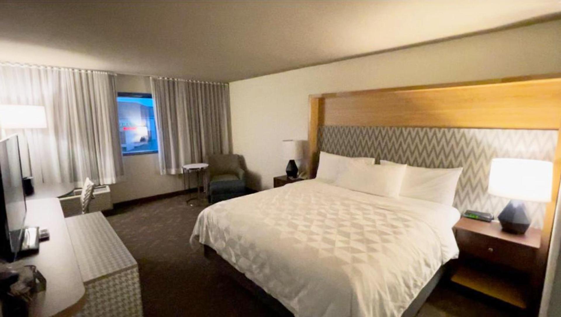 Wyndham Flint MI Grand Blanc Bishop Airport Conference Ct photo 11