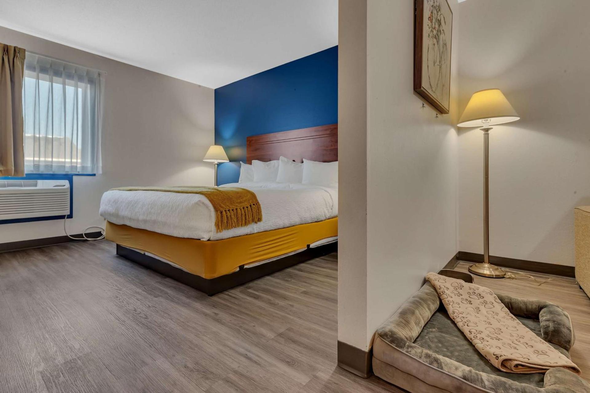 SureStay Hotel by Best Western Spicer photo 36
