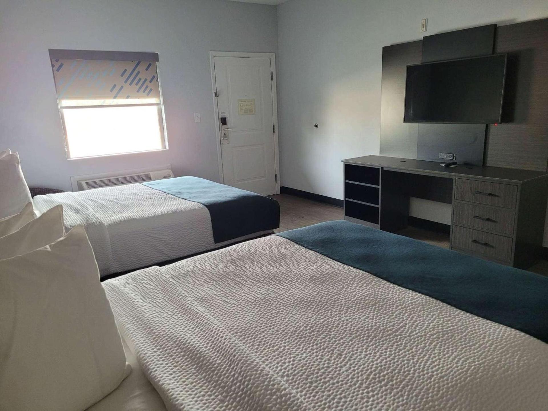 Days Inn & Suites by Wyndham Gonzales TX photo 4