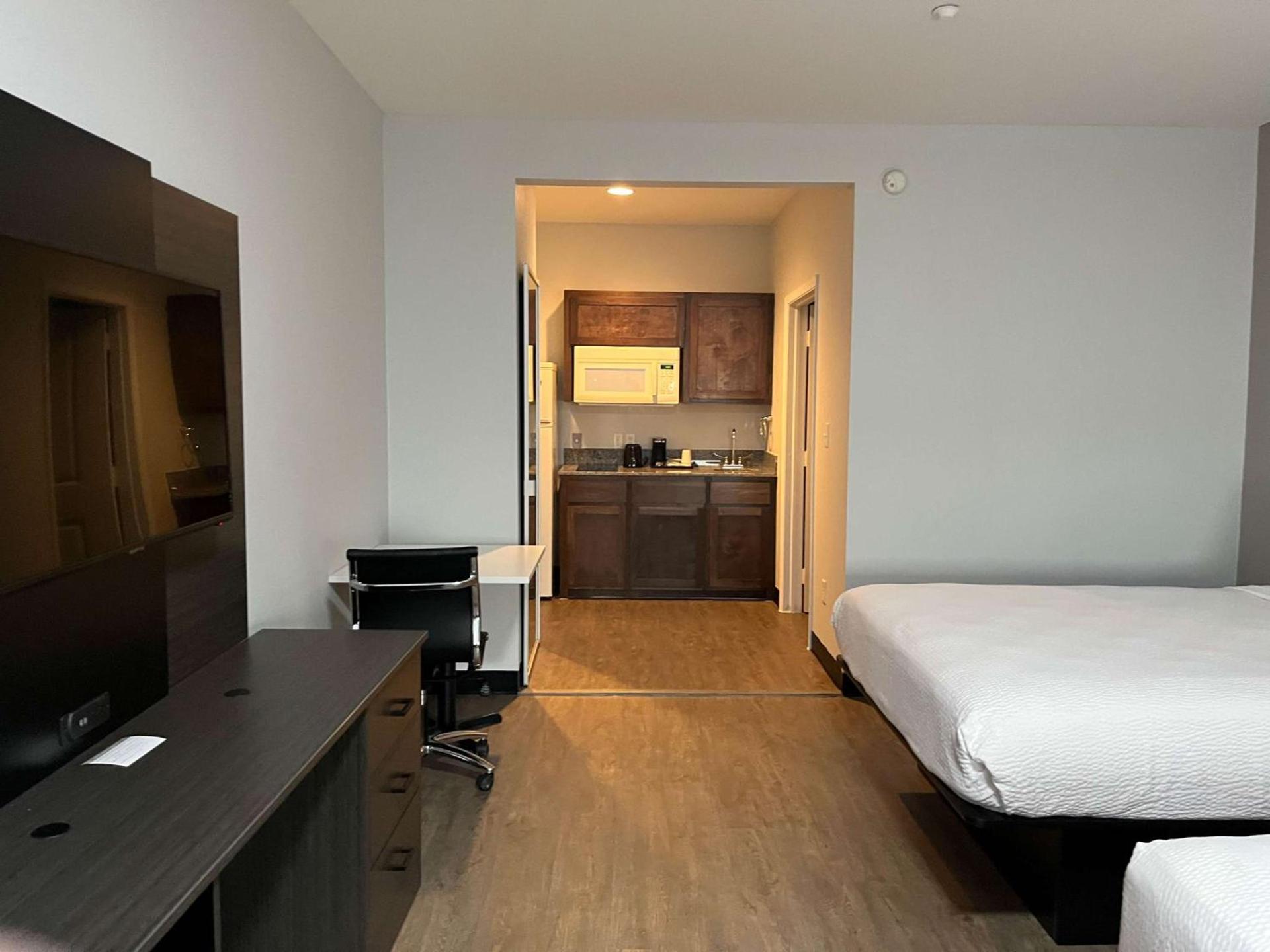Days Inn & Suites by Wyndham Gonzales TX photo 5