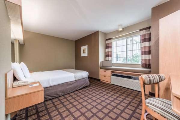 Microtel Inn & Suites by Wyndham West Chester photo 9