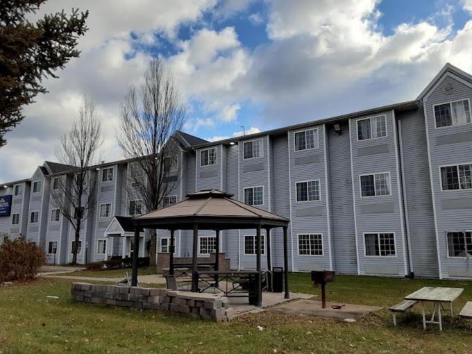 Microtel Inn & Suites by Wyndham West Chester photo 4