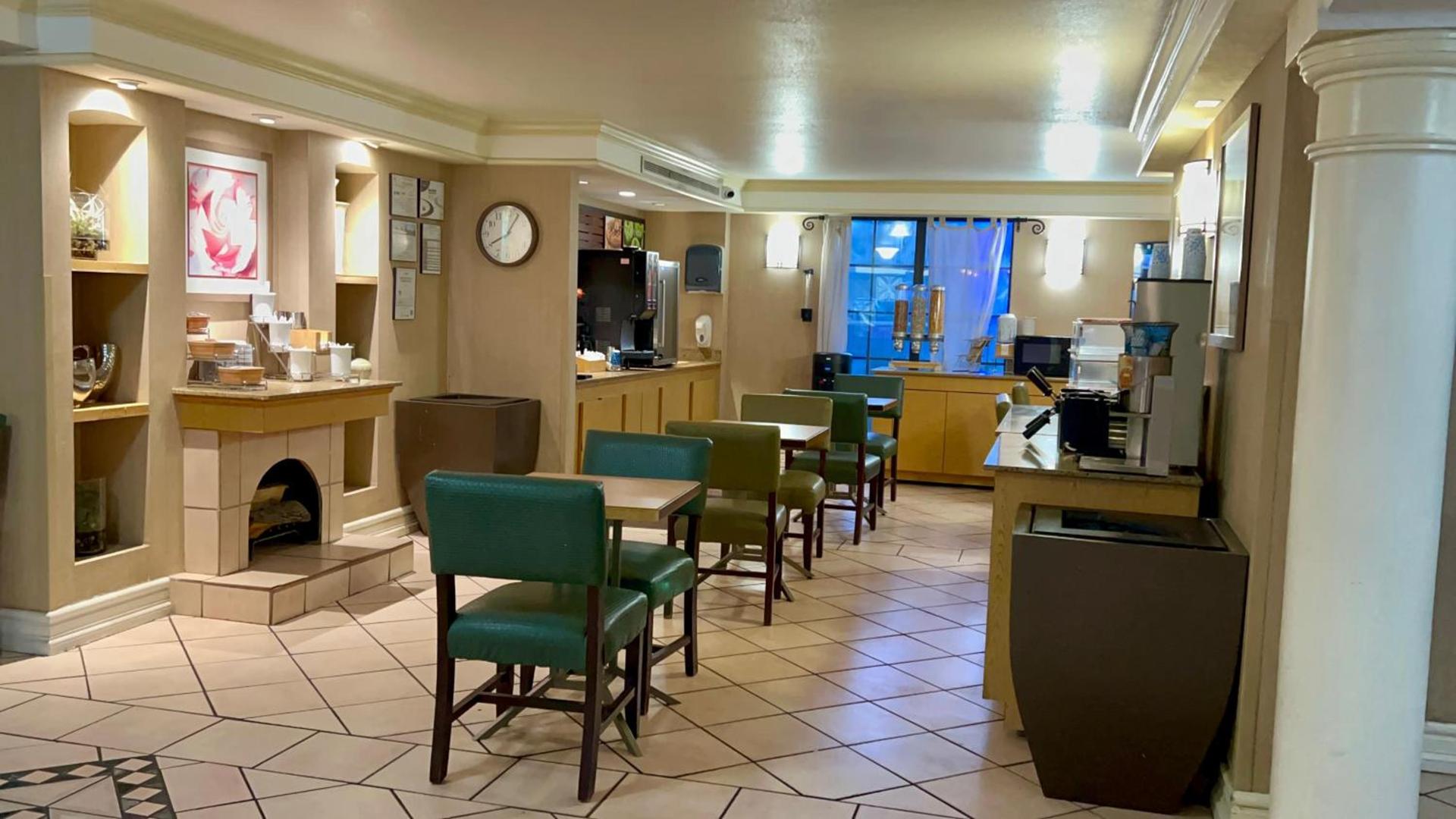 La Quinta Inn by Wyndham Amarillo Mid-City photo 84
