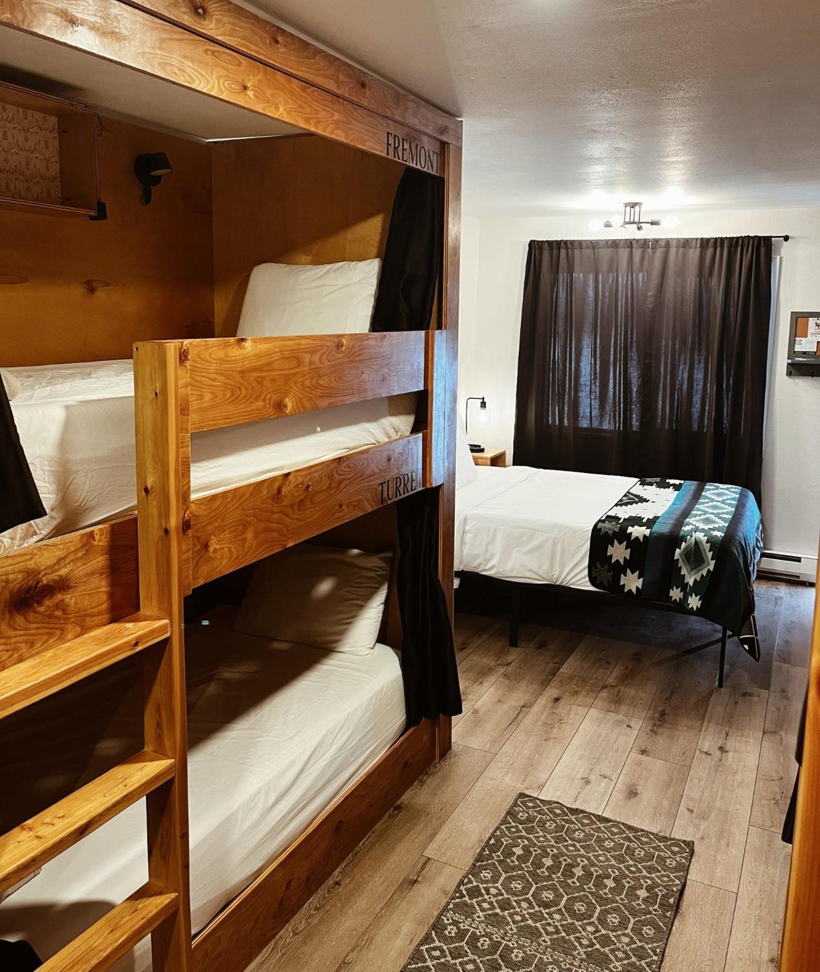 Jackalope Motor Lodge photo 9