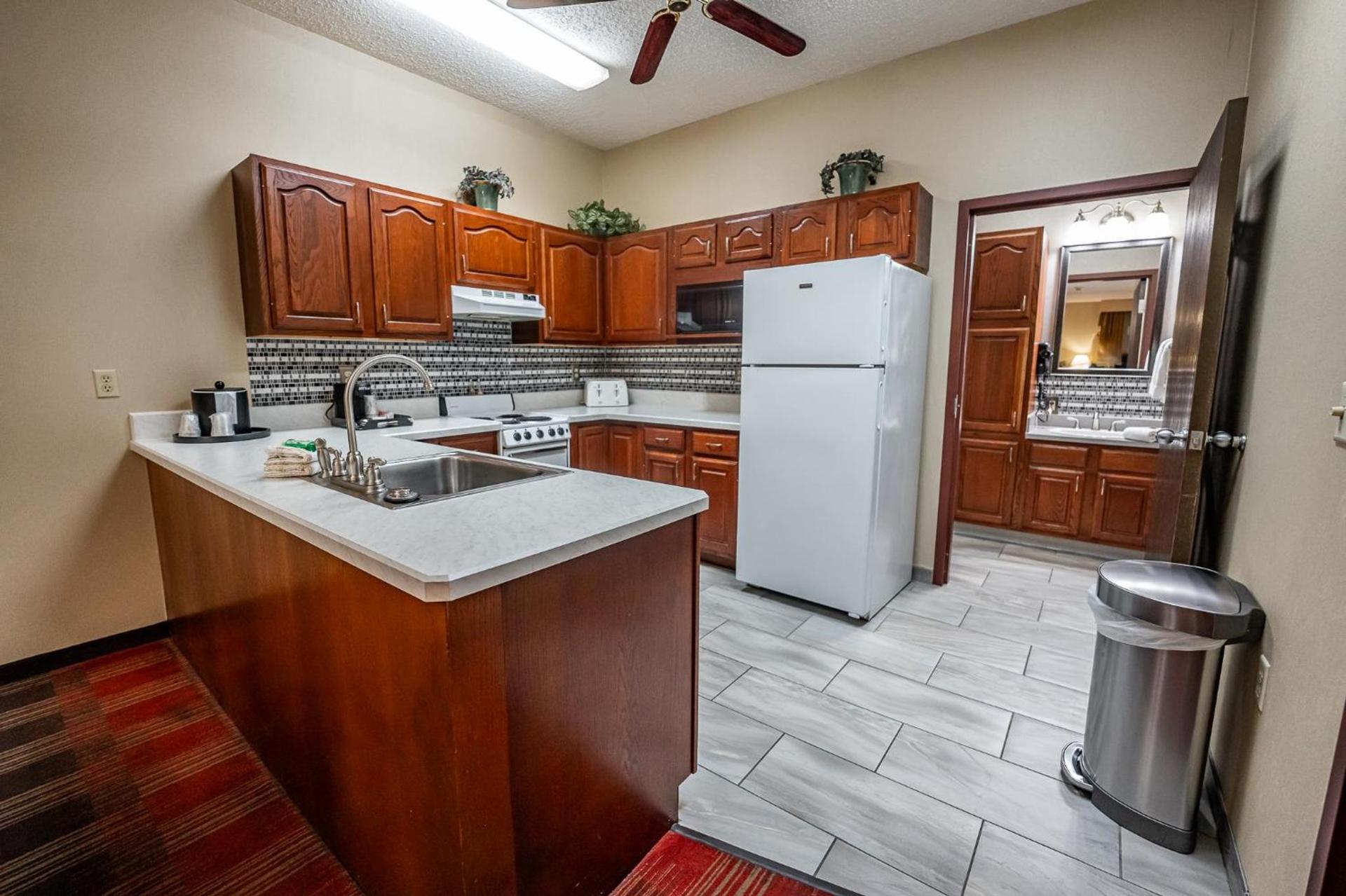 Christopher Inn and Suites photo 2