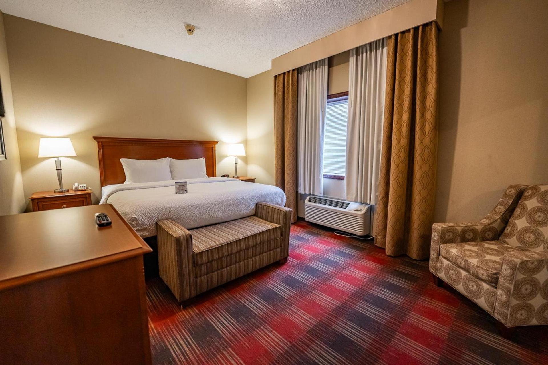 Christopher Inn and Suites photo 32