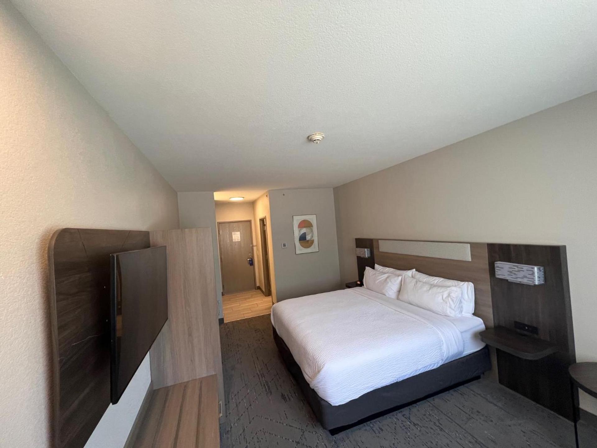Holiday Inn Express - Wichita North - Park City by IHG photo 2