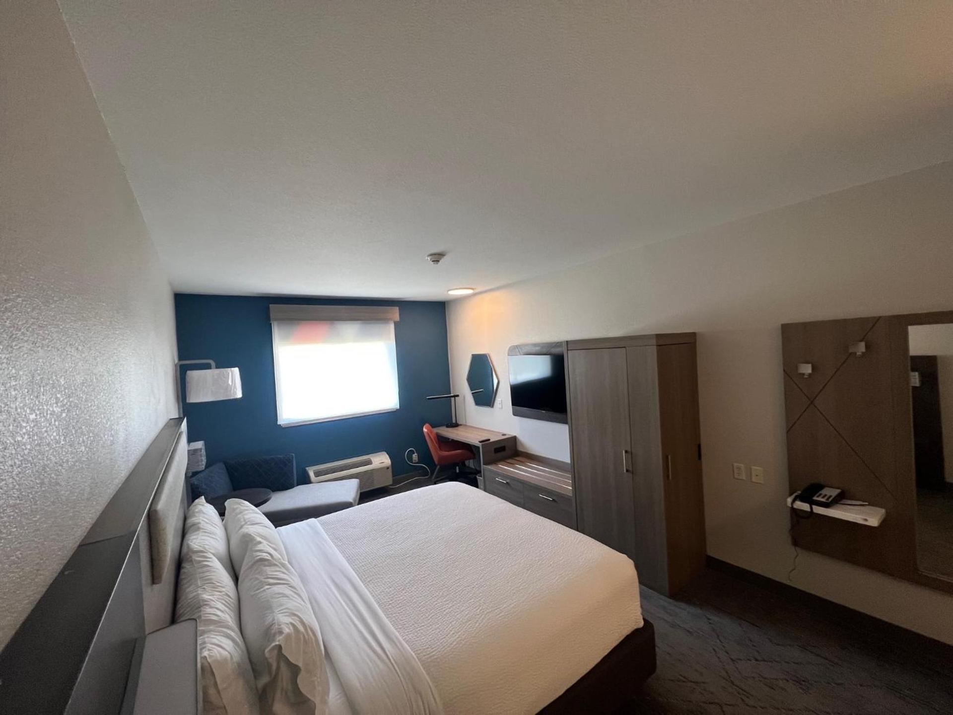 Holiday Inn Express - Wichita North - Park City by IHG photo 5