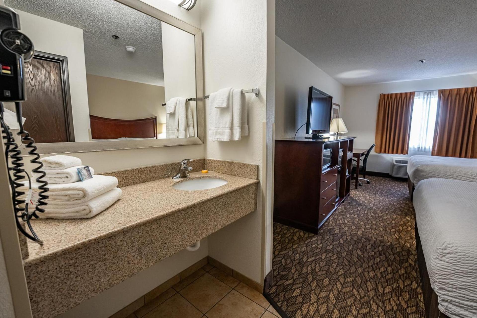Christopher Inn and Suites photo 17