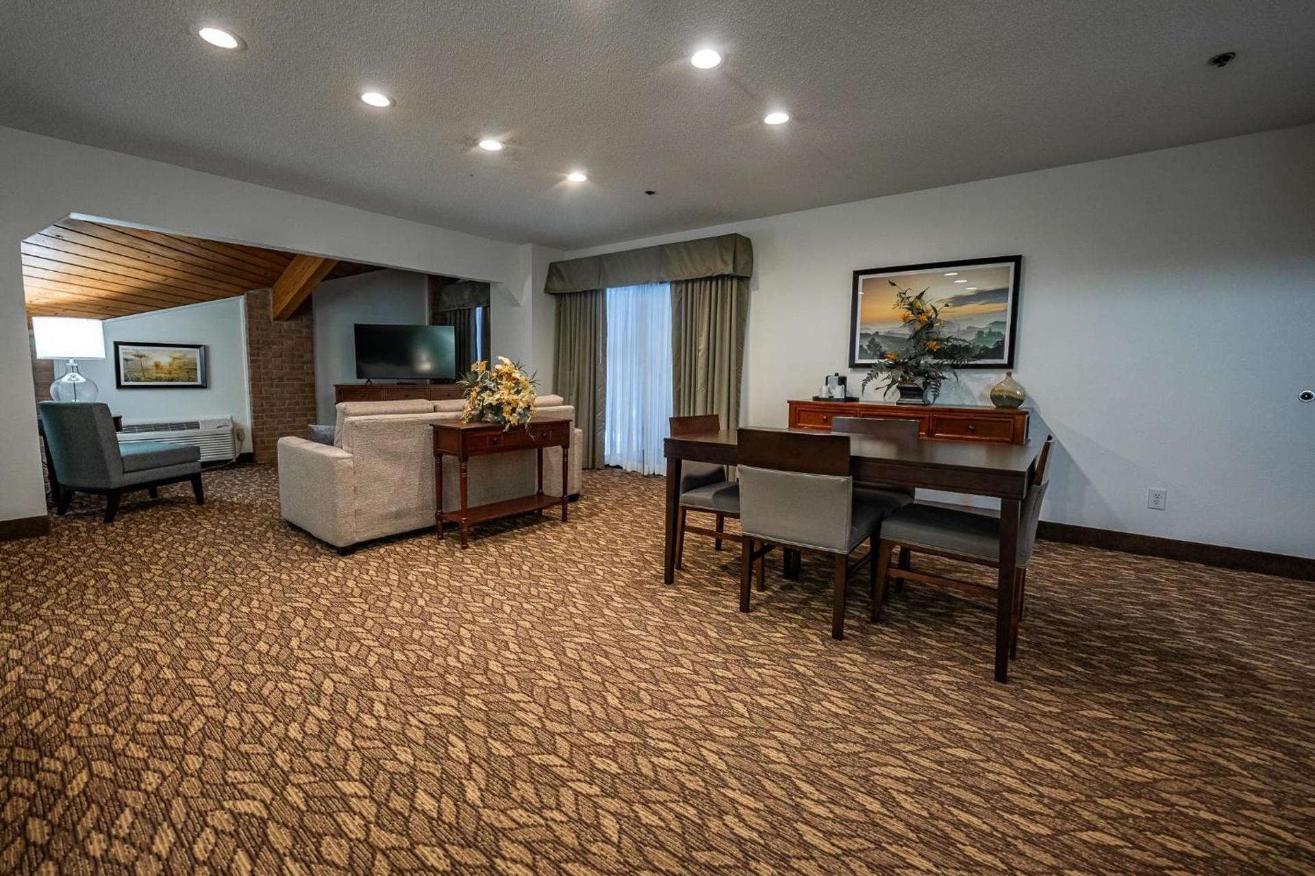 Christopher Inn and Suites photo 4