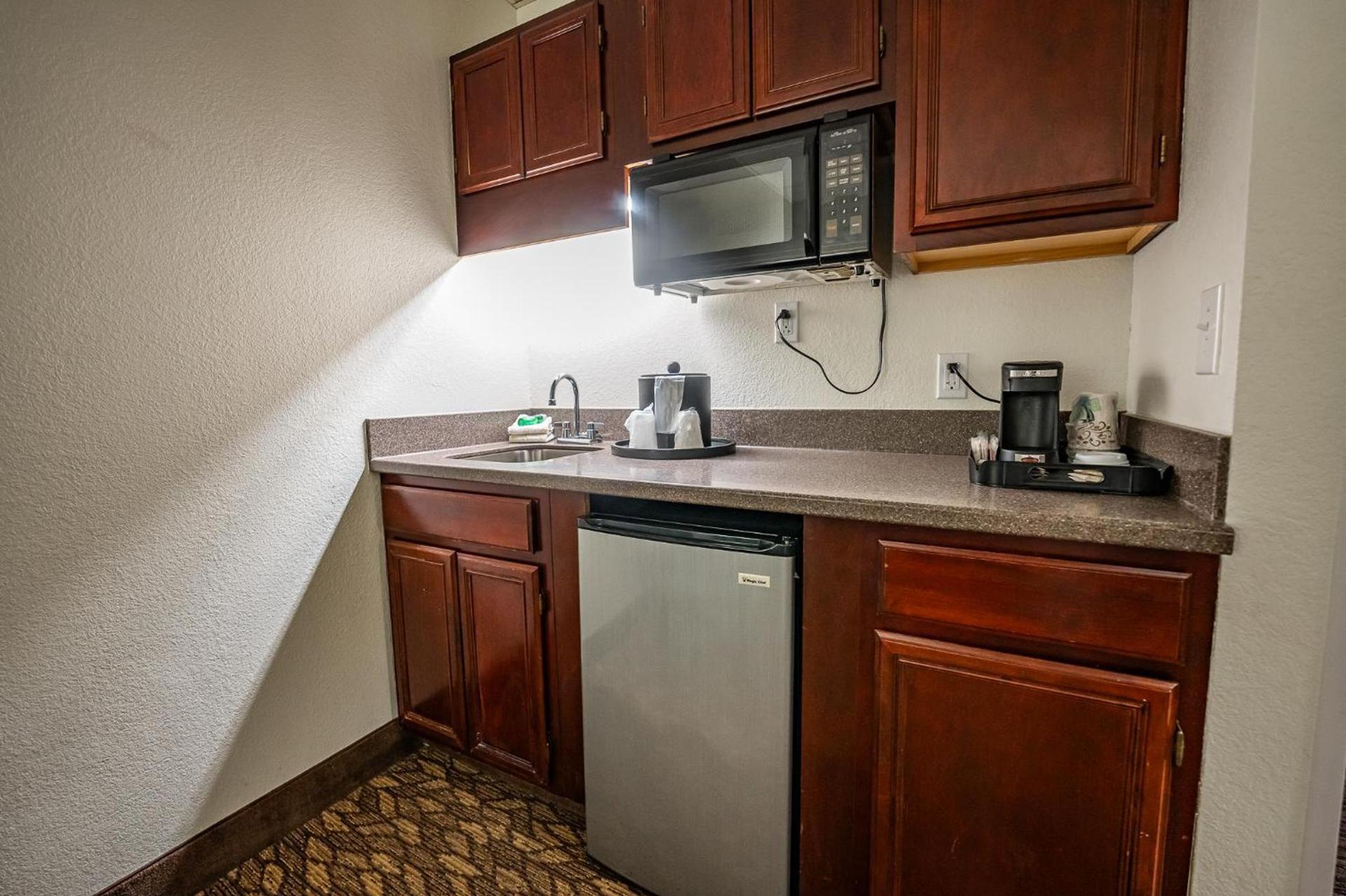 Christopher Inn and Suites photo 10