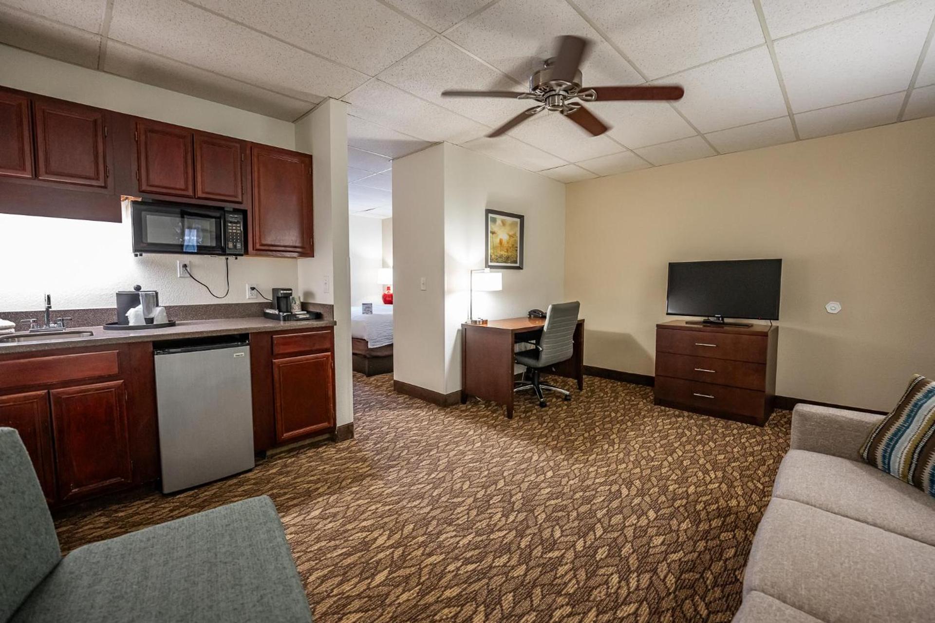 Christopher Inn and Suites photo 3