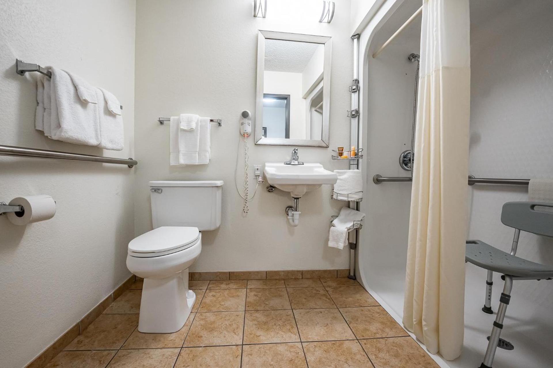 Christopher Inn and Suites photo 22