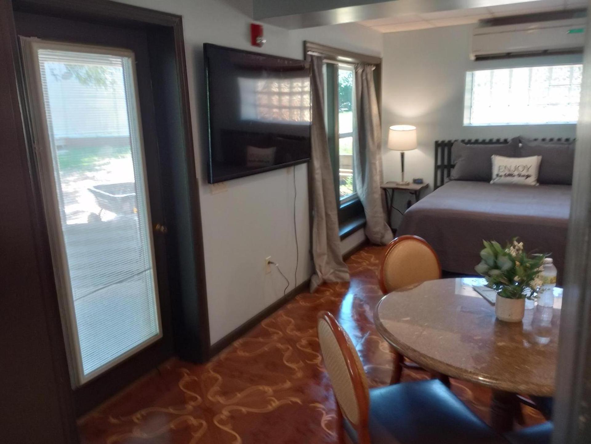 Elk River Hotel photo 9