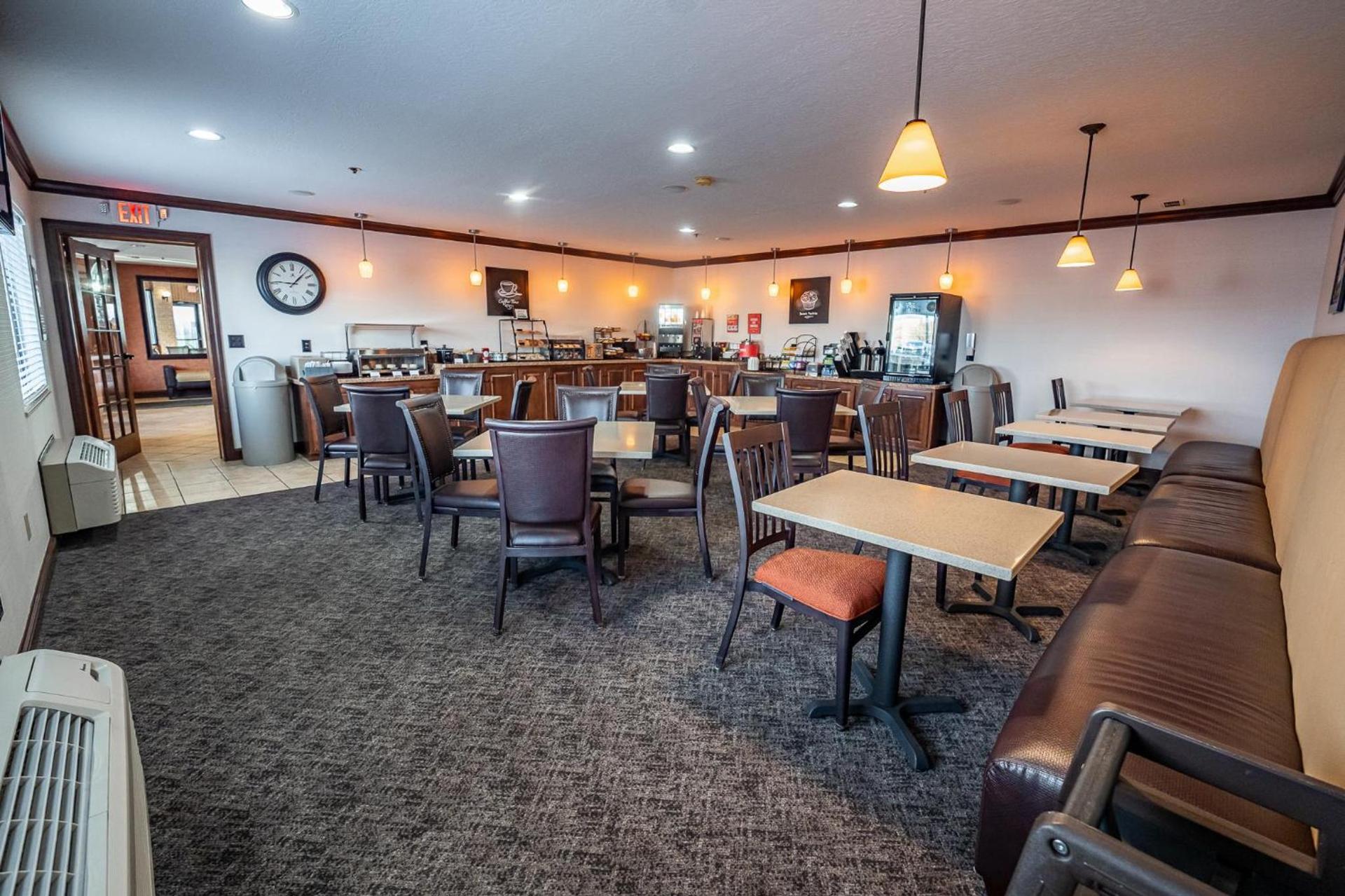 Christopher Inn and Suites photo 5