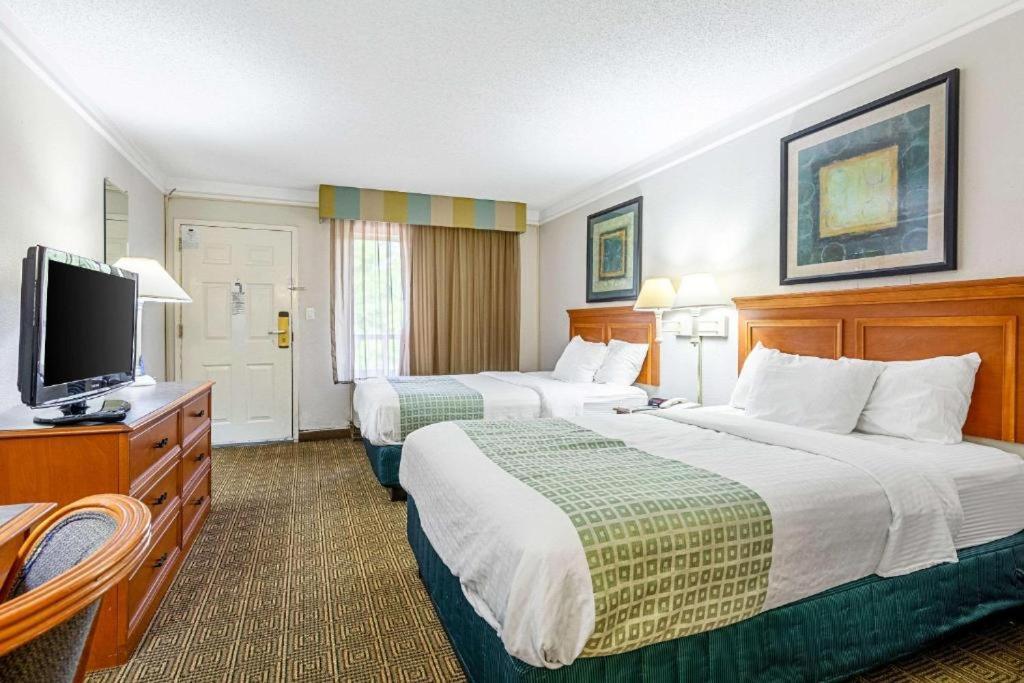 Rodeway Inn photo 34
