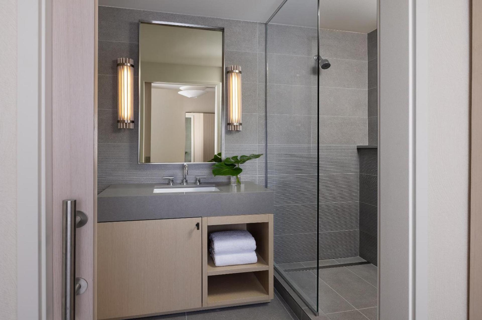 Kimpton Claret Hotel by IHG photo 82