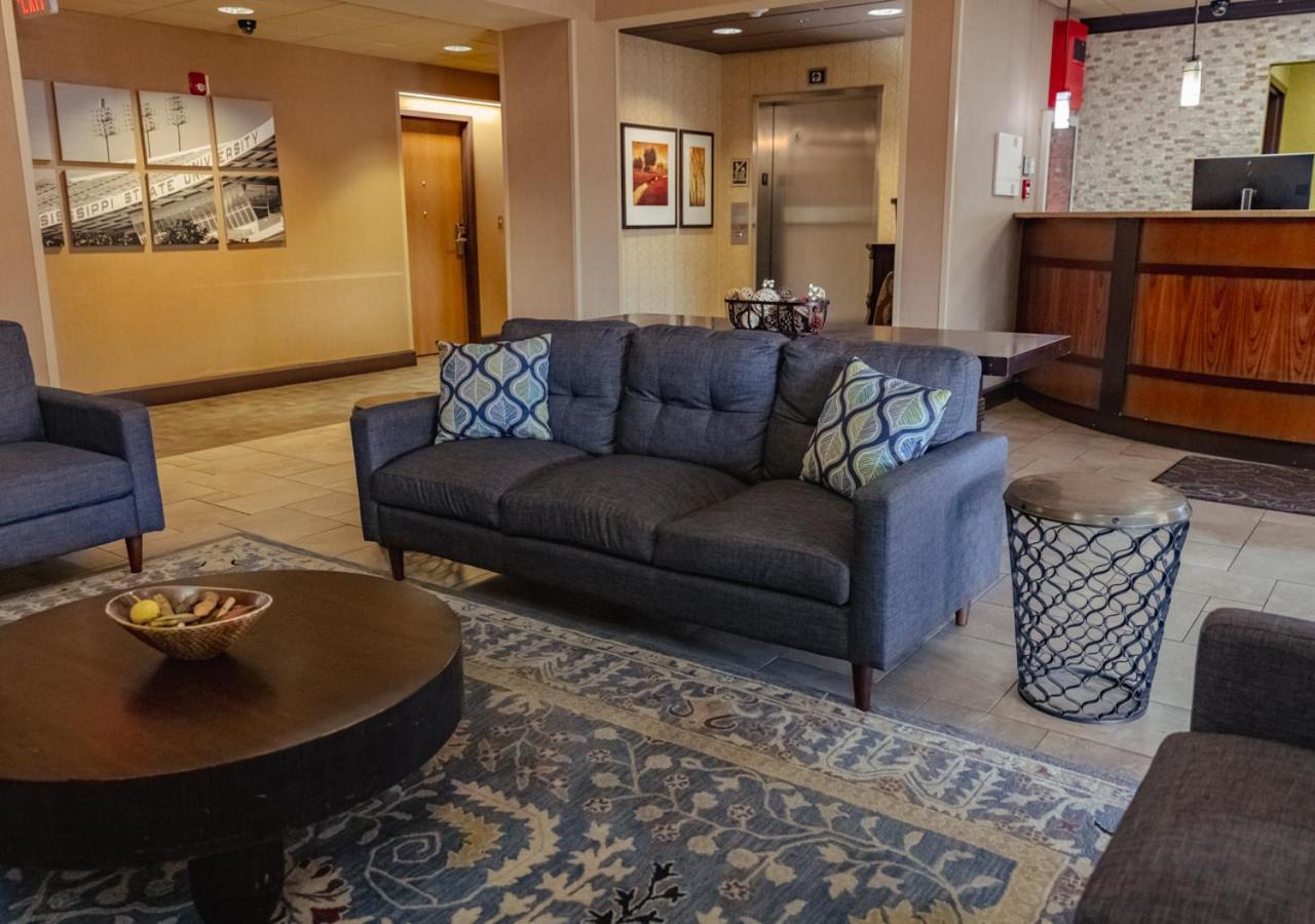 Russell Inn and Suites photo 18