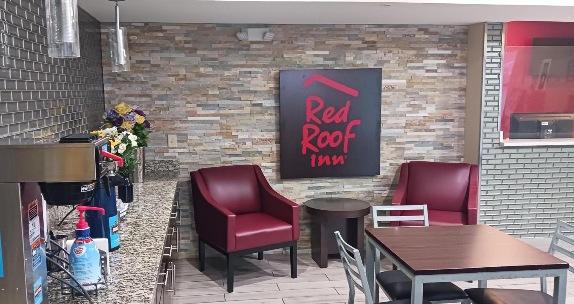 Red Roof Inn Baton Rouge photo 2