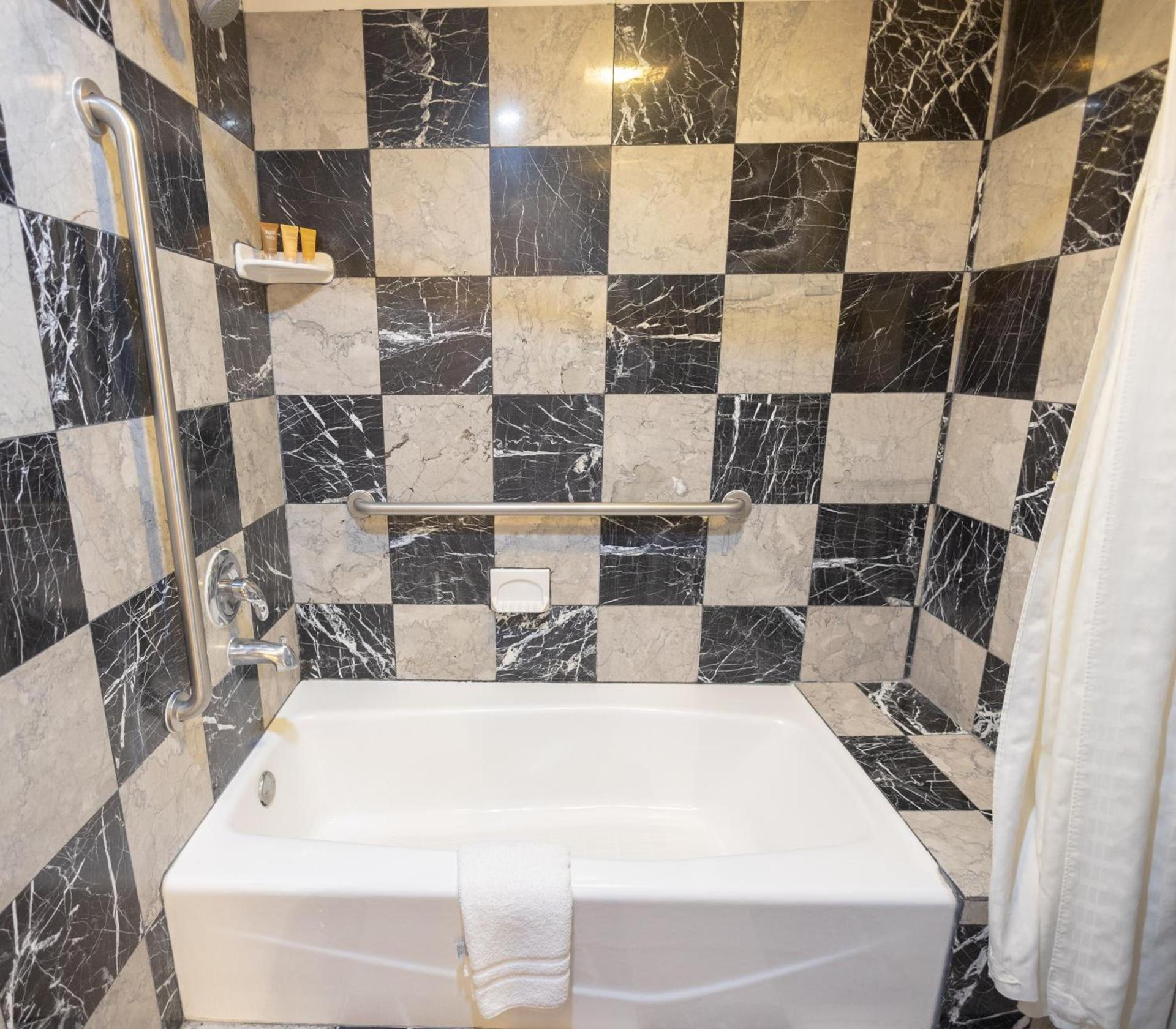 Ocean Inn & Suites photo 36