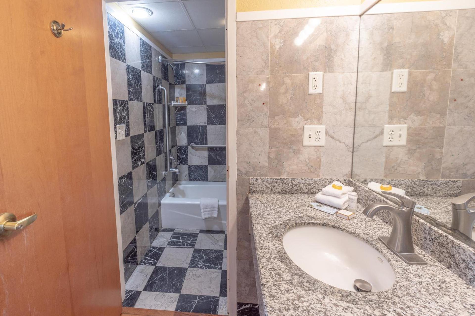 Ocean Inn & Suites photo 38