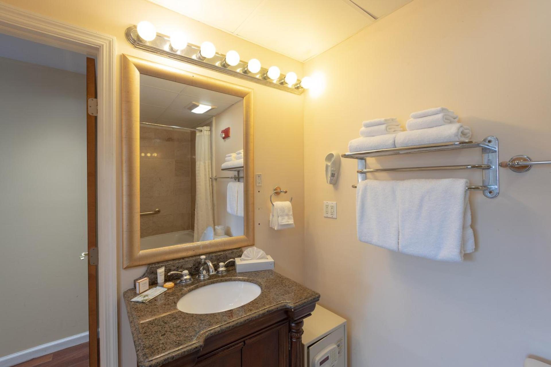 Ocean Inn & Suites photo 40