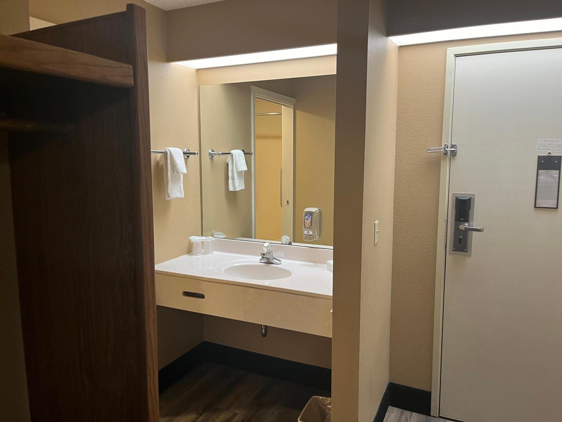 Americas Best Value Inn Kalispell photo 37
