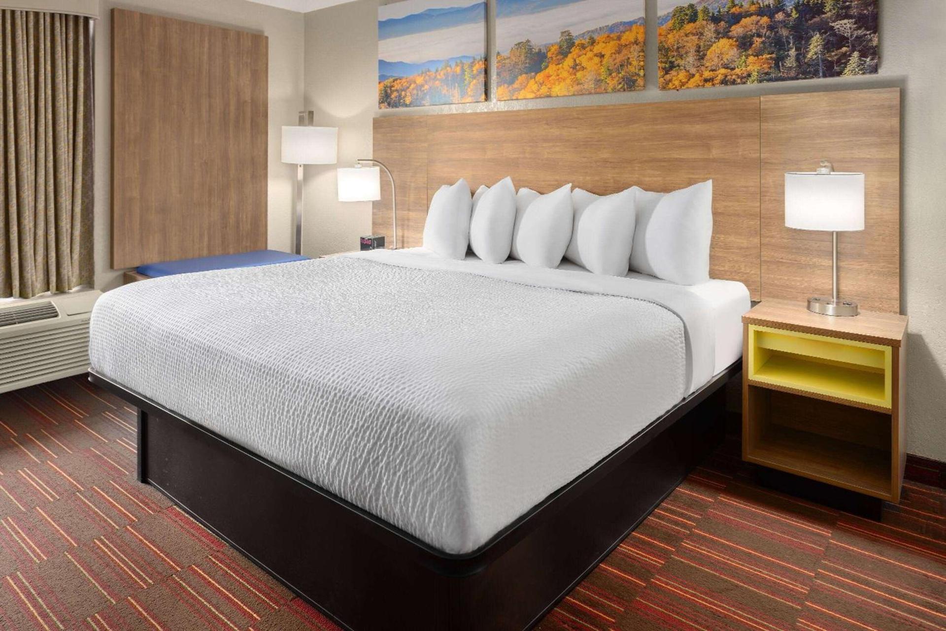 Days Inn by Wyndham Forsyth photo 11