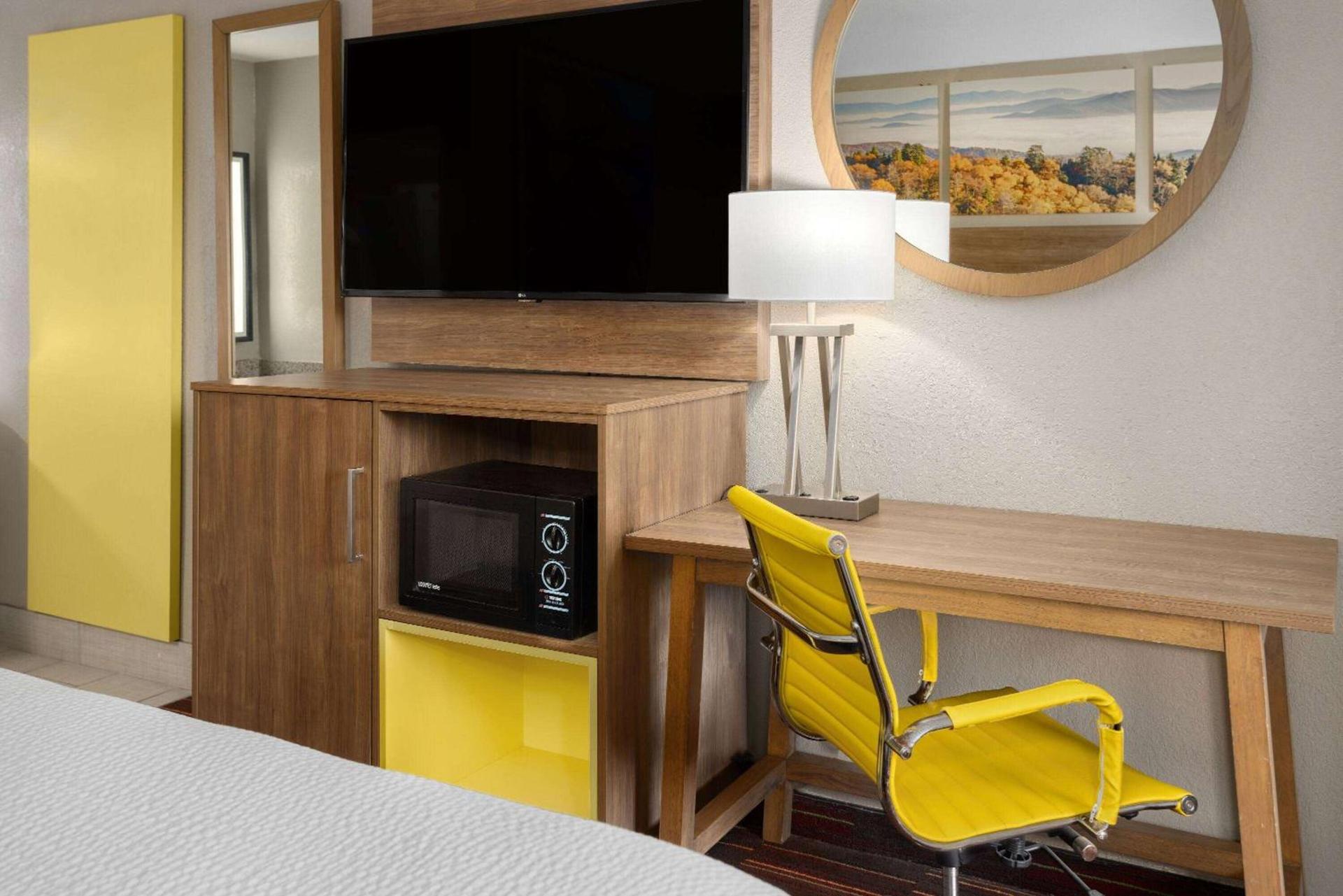Days Inn by Wyndham Forsyth photo 13