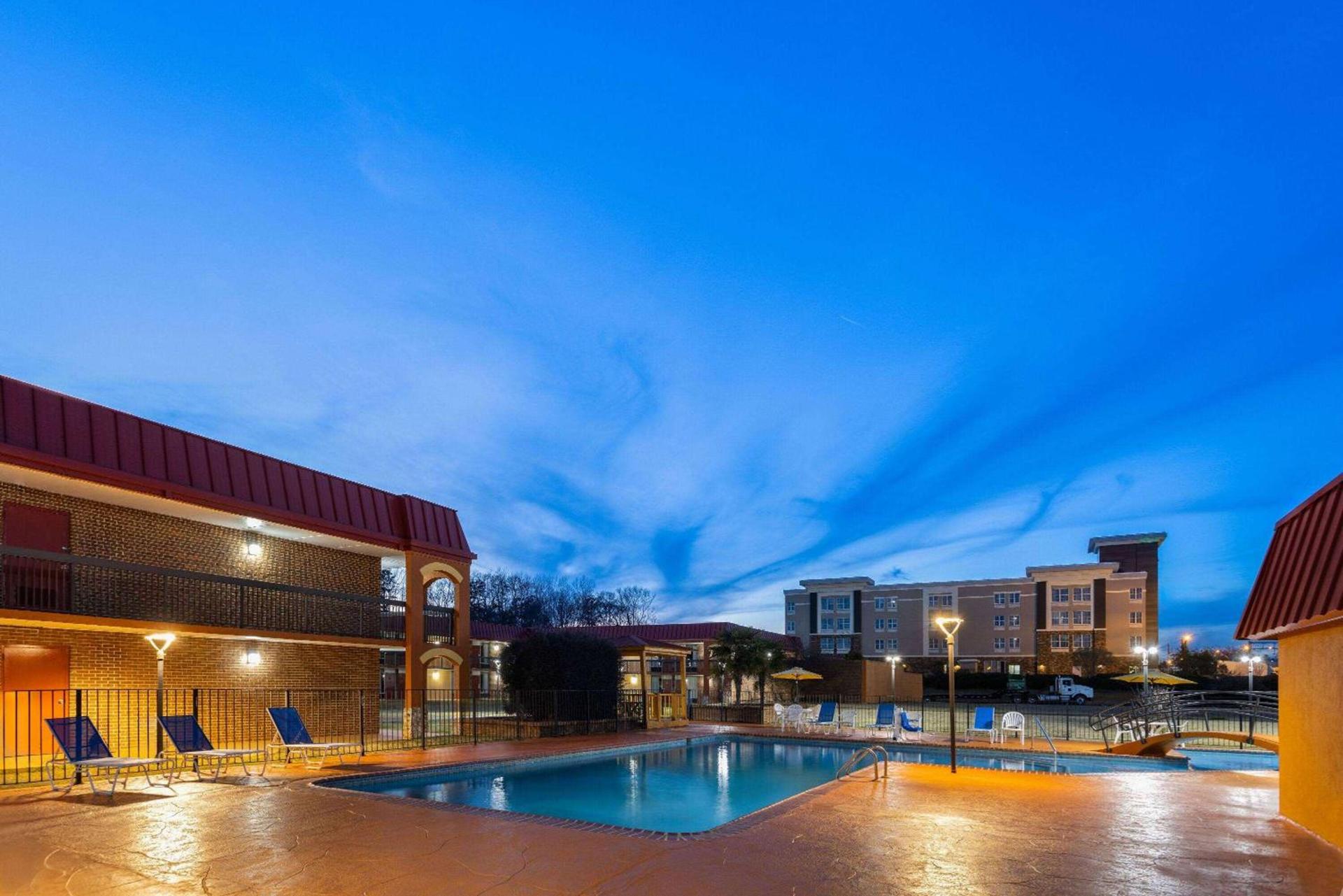 Days Inn by Wyndham Forsyth photo 16